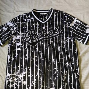 Baseball jersey like long cut tee shirt